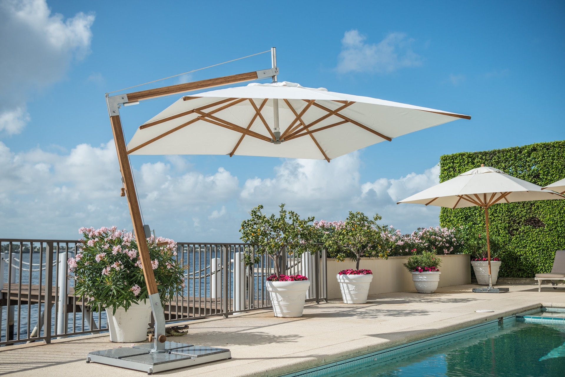 commercial cantilever parasol